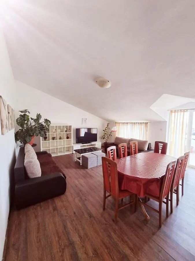 Apartments Nada Krk Town 0*,